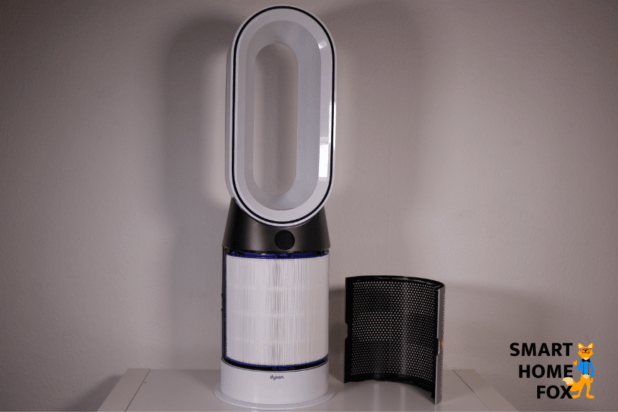 Der gerundete blaue Glas-HEPA-Filter ist im Dyson Pure Hot and Cool HP04 Luftreiniger eingesetzt